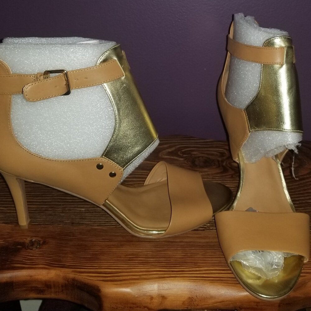Golden Heel NWT